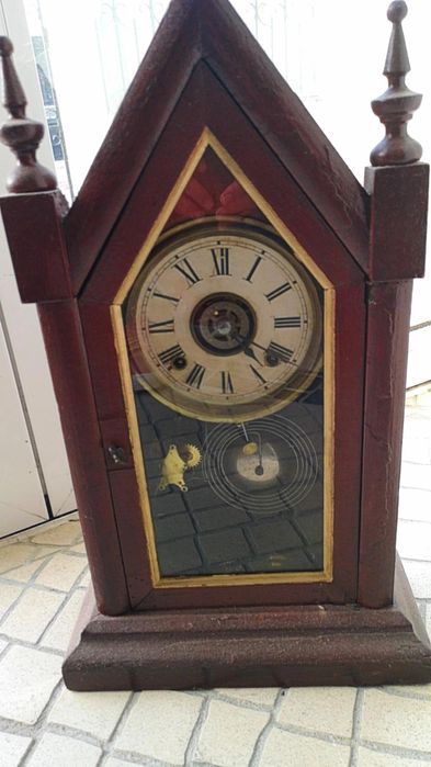 Relógio de capela antigo