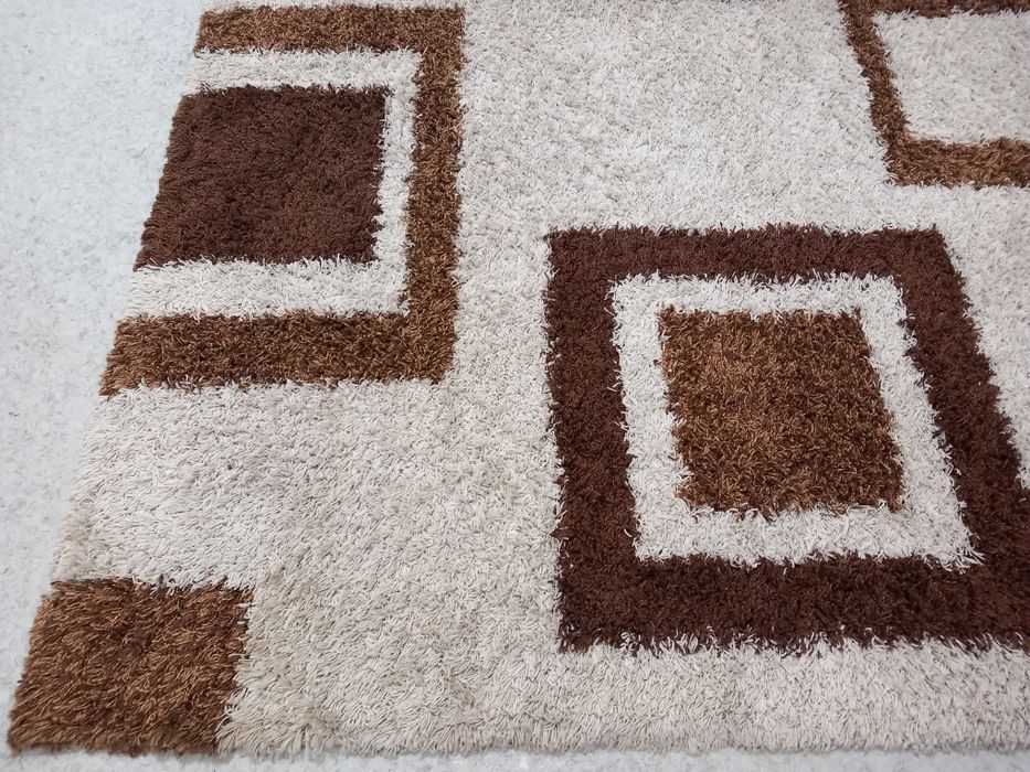 Sprzedam fajny dywan 220x160 cm.