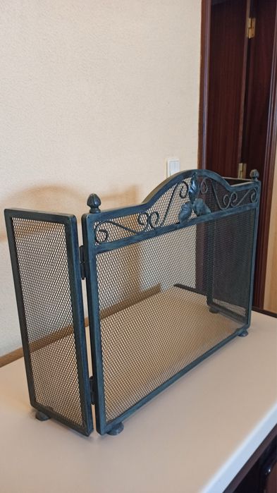 Grelha de proteção para lareira