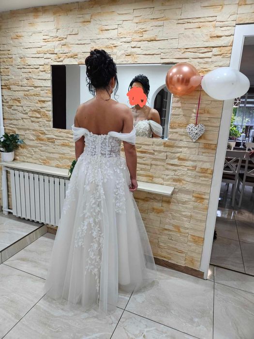 Suknia ślubna ręcznie haftowana