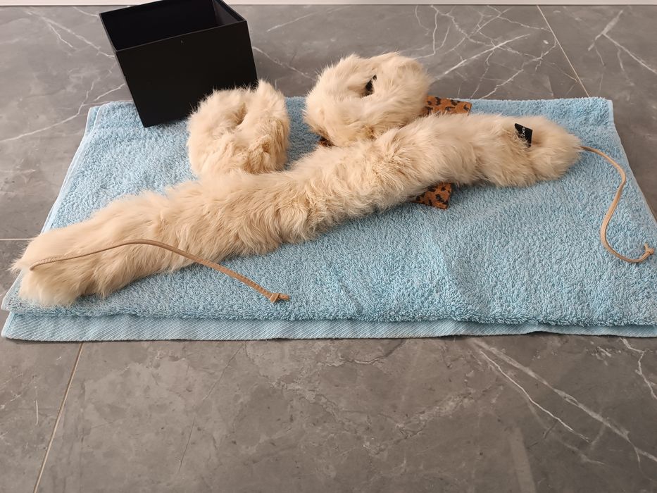 Gola e punhos de pêlo de Coelho