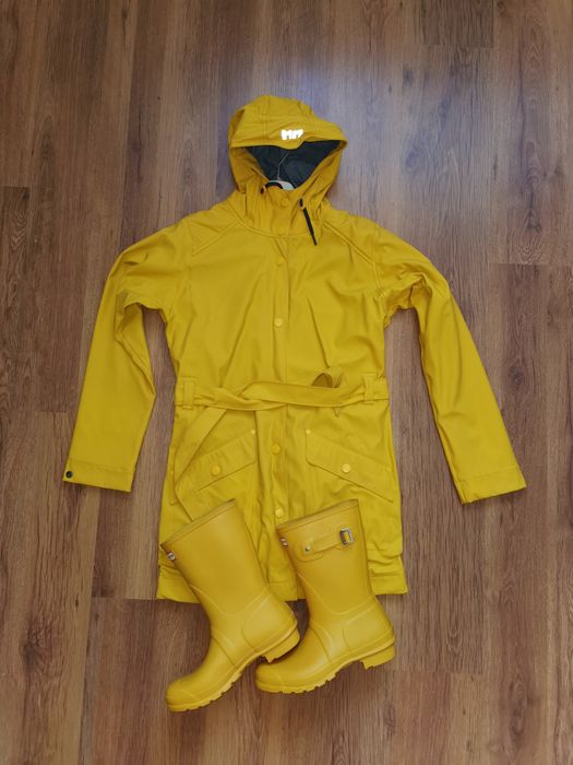 Stylowy komplet jesienny przeciwdeszczowy płaszcz helly Hansen + kalosze Hunter