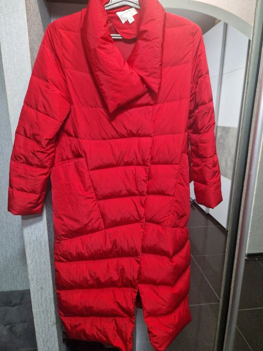 Ефектне червоне пальто пуховик ковдра пухове пальто М розмір