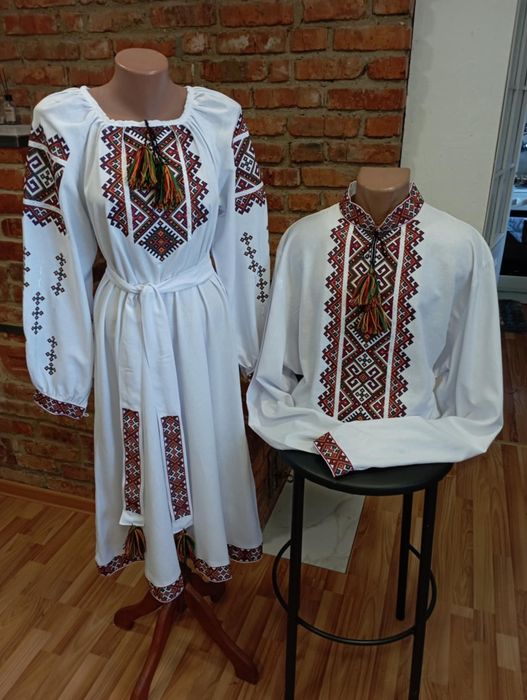 Вишиті сукні пари