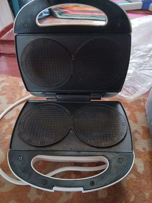 Вафельниця, бутербродниця Saturn