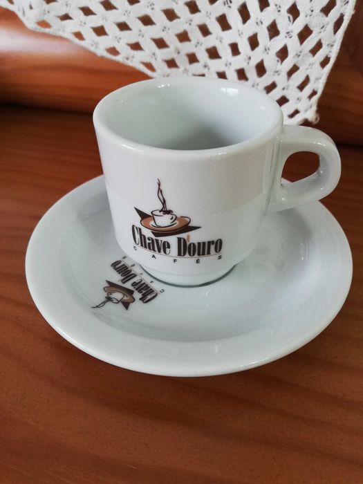 Várias Chávenas de Café com Pires para Coleção, Cada 5€