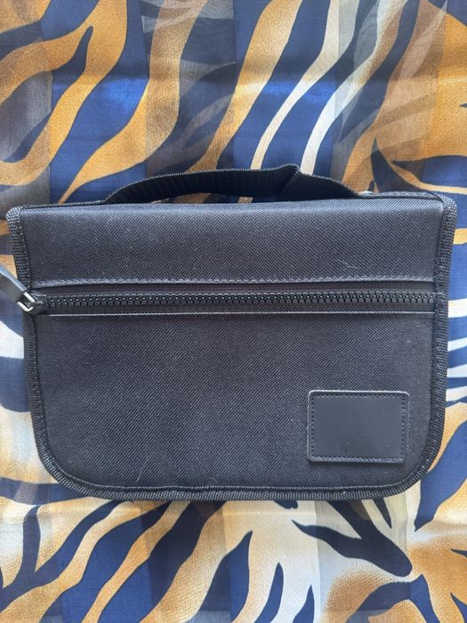 Bolsa 25x 17 cm com poucas ferramentas que podem ajudar num imprevisto