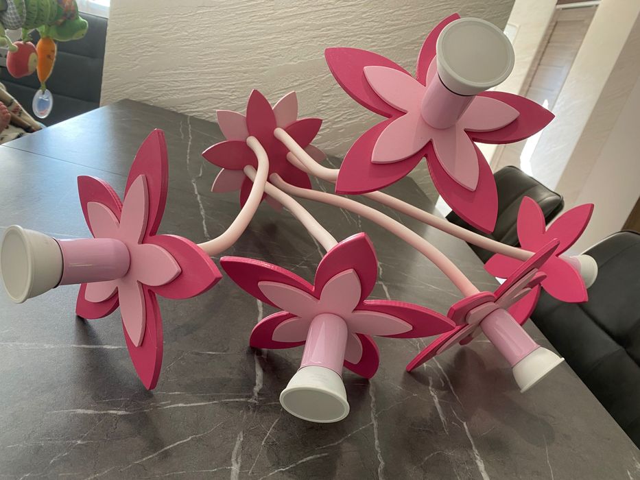 Люстра квітка в дитячу кімнату