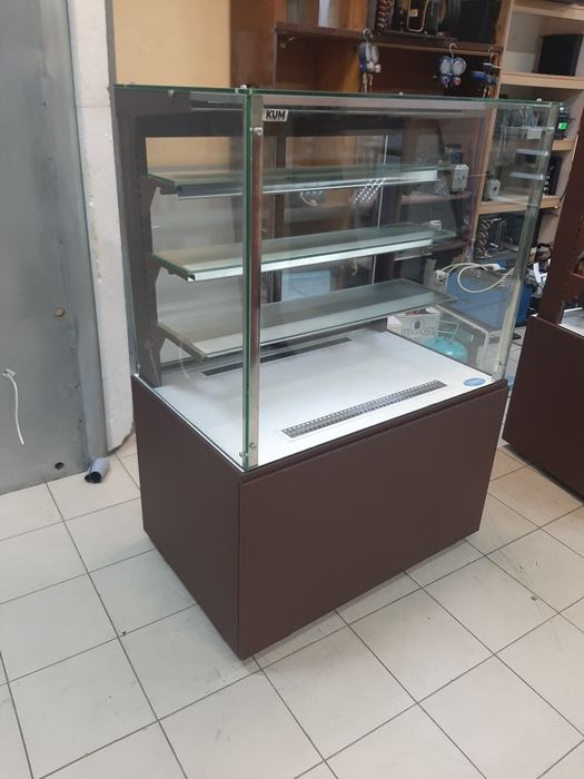 Кондитерская витрина