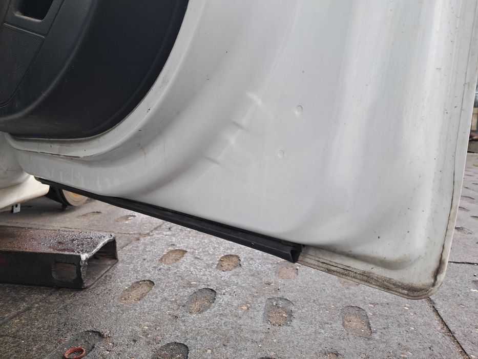 Peugeot Partner II Maxi na Części 1.6HDI 9HX 3 osobowy Zdrowe Drzwi