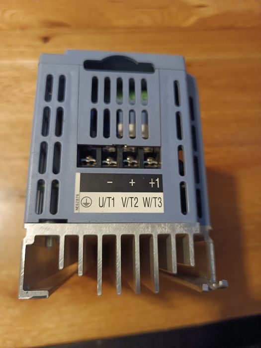 Falownik Hitachi x200