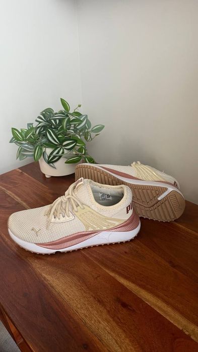 Жіночі кросівки PUMA як нові