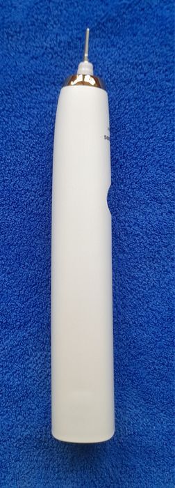 Аккумуляторная зубная щётка Philips Sonicare HX 9330.