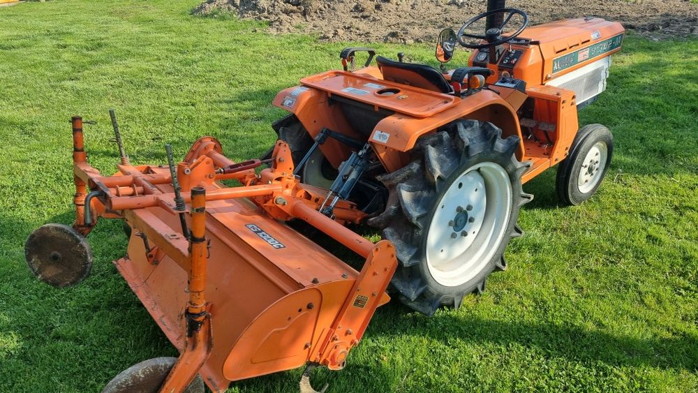 Ciągnik Kubota B1702-M z glebogryzarką