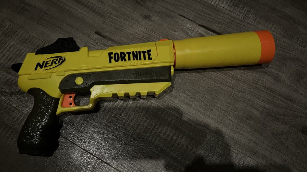 Zestaw wyrzutnia NERF Fortnite + akcesoria dodatki