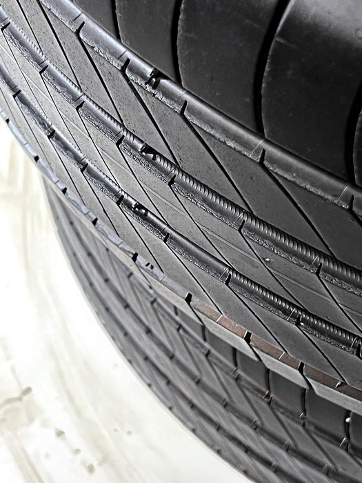 Pneus Michelin Primacy 4 (EV) - 235/40/19 - Como NOVOS