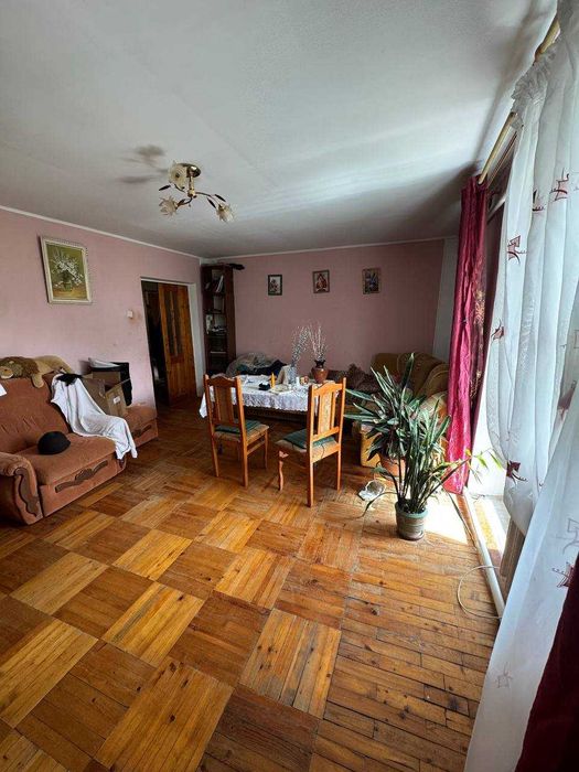Продаж 2 поверхового будинку з балконом і ділянкою на 6 соток