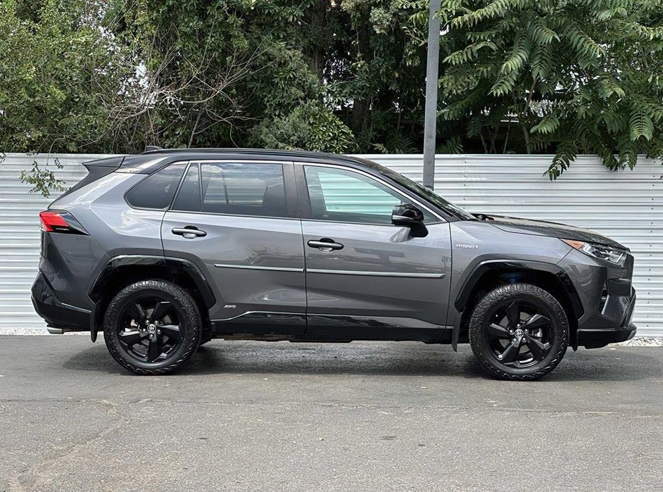 Toyota RAV4 XSE      2021