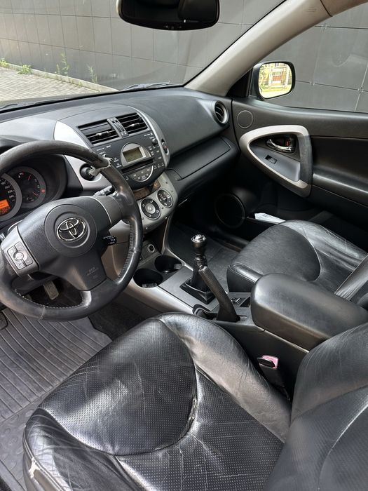 Toyota Rav 4 ,2.2 дизель/повний привід/ механіка.В доброму стан