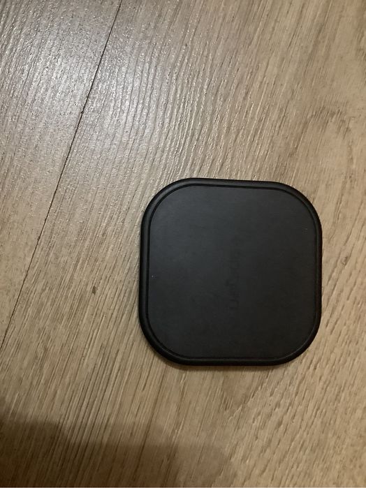 Беспроводная зарядка spigen
