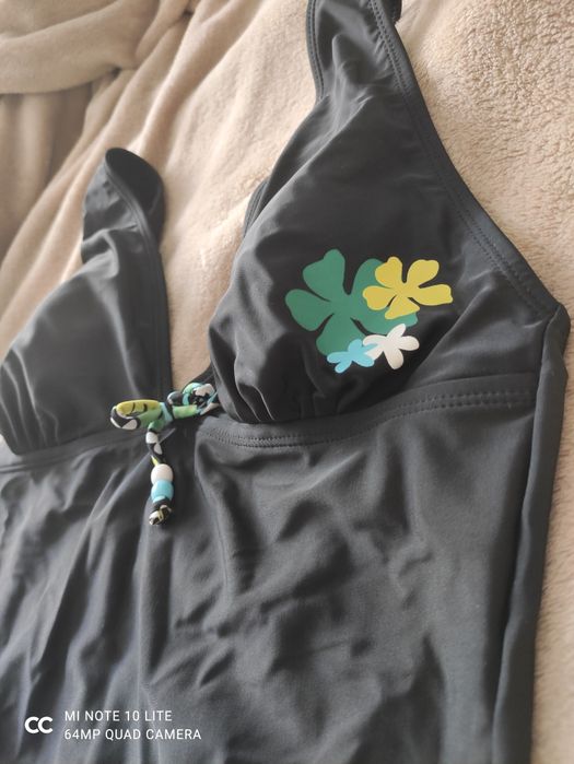 Суцільний купальник