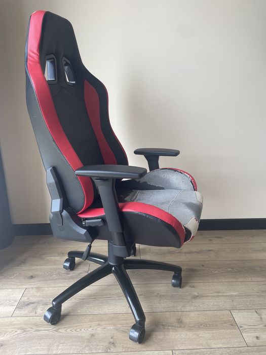 Компютерне, геймерське крісло