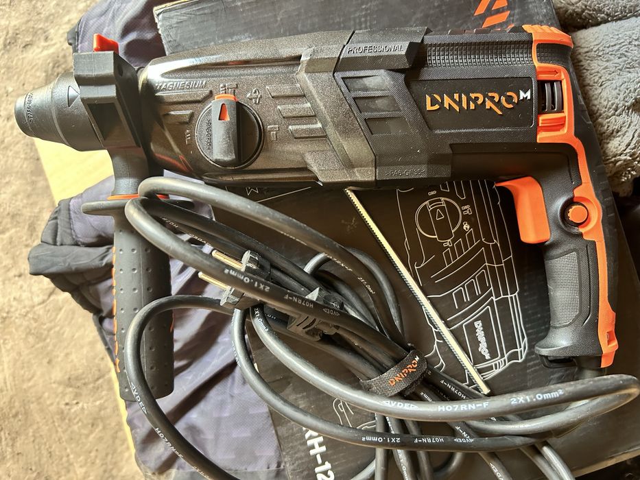 Перфоратор Dnipro M RH-120 M