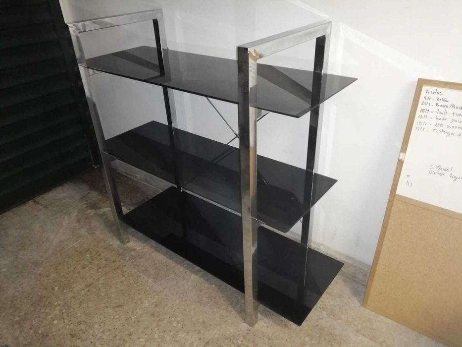 Estante de Inox e vidro