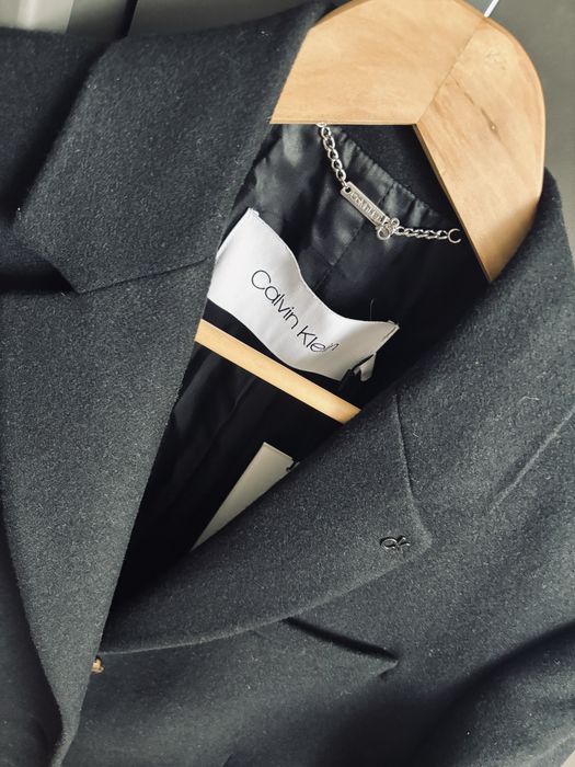 Czarny klasyczny długi wełniany płaszcz Calvin Klein S 36