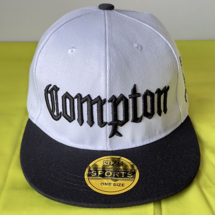Czapka Compton snapback biało-czarna haft 3D regulowana unisex