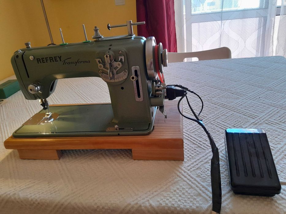 Máquina de costura Refrey Transforma como novo