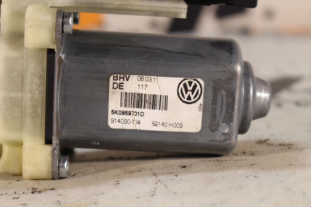 Motor vidro frente esquerdo VOLKSWAGEN Golf VI (5K1)
