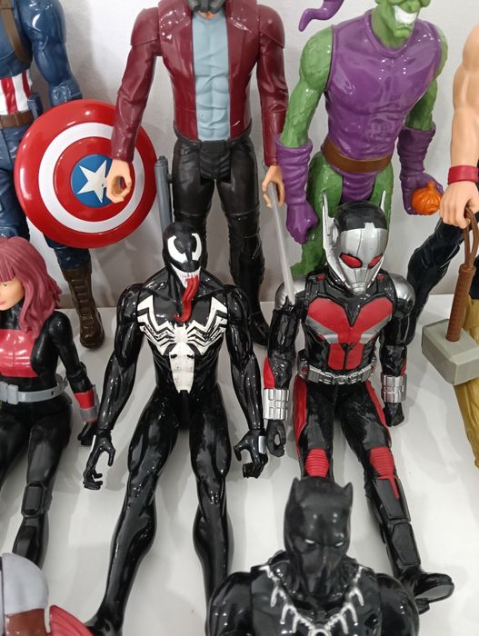13 Figuras de Ação Marvel Titan Hero