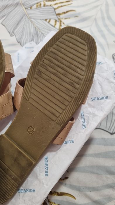 Chinelos rasos Bege