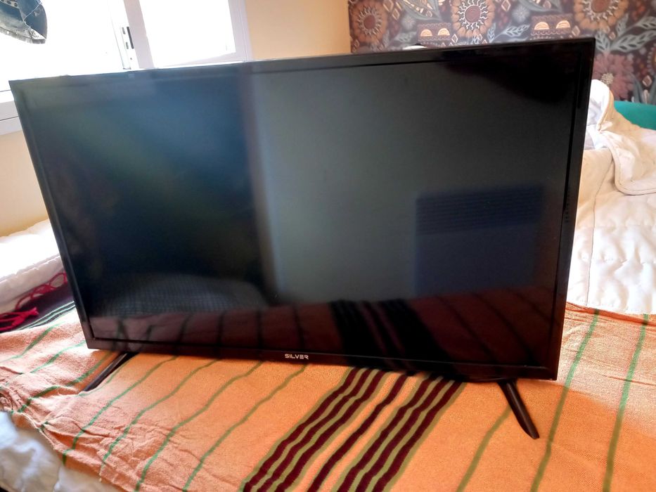 Tv silver recente 33polegadas