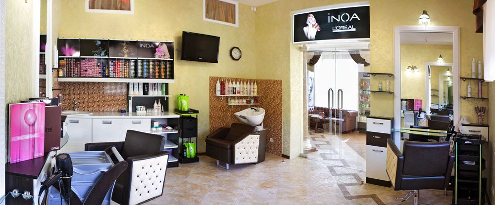 Продаж комерційного приміщення (діючий бізнес) біля Гостинця 447 м.кв.