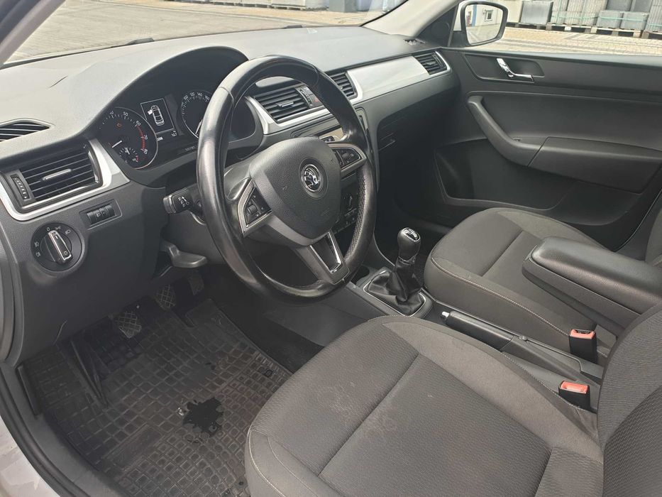 SKODA osobowy NH  Rapid