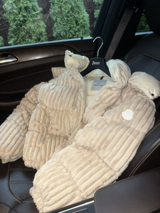Пуховик Moncler