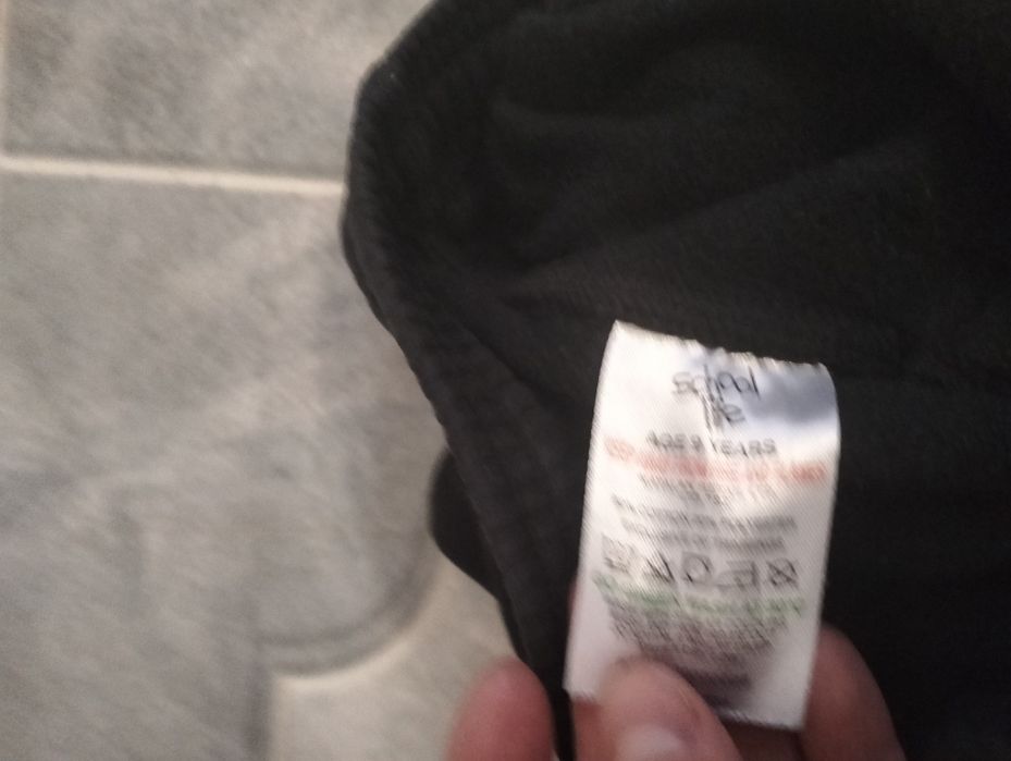 Подарую штани на хлопчика 128-140