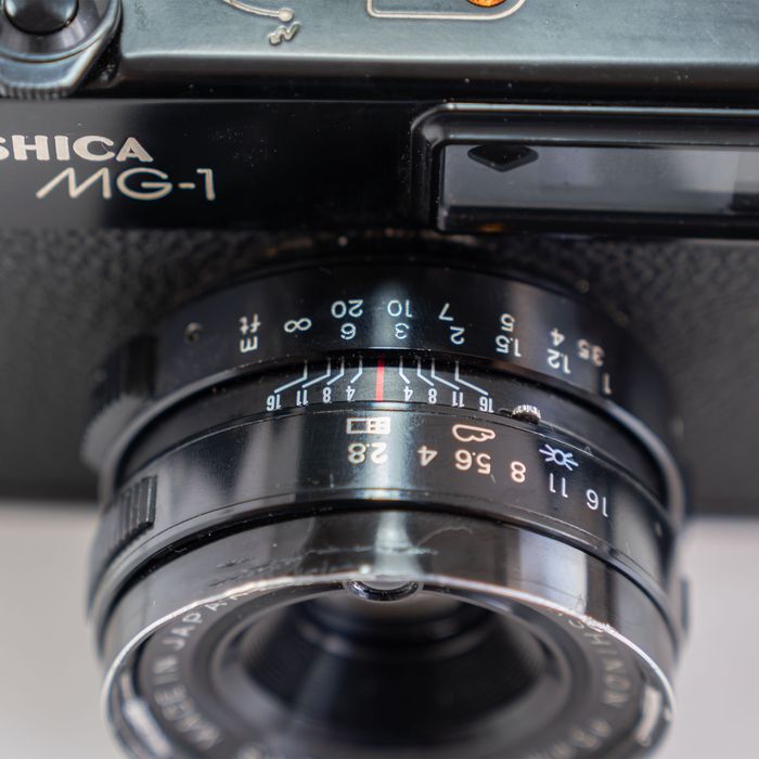 Câmara Analógica Yashica MG-1