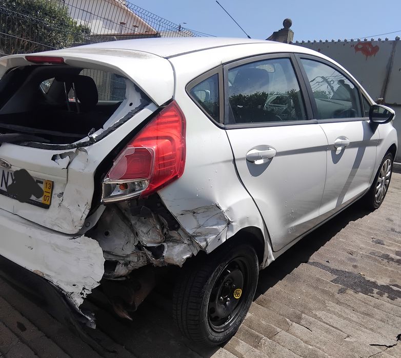 Vendo ford fiesta VI  1.5 tdci de 2013 nacional  acidentado salvado