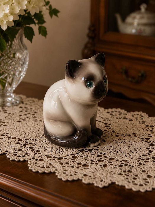 Gatinho Sentado – Siamês em Cerâmica Decorativa
