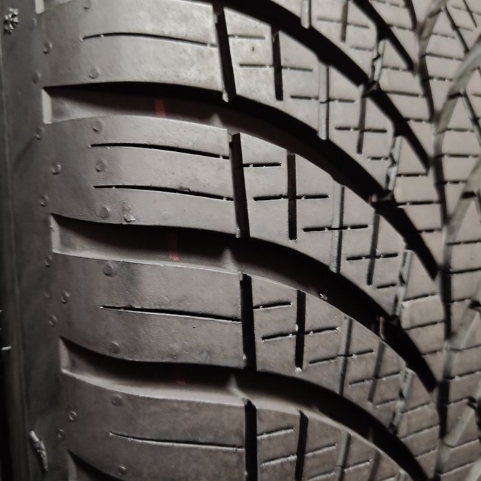 215/60/17 XL Sprzedam parę opon całorocznych Goodyear