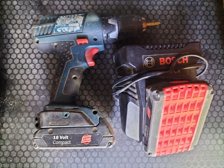 Wkrętarka - wiertarka Bosch + ładowarka 2 baterie