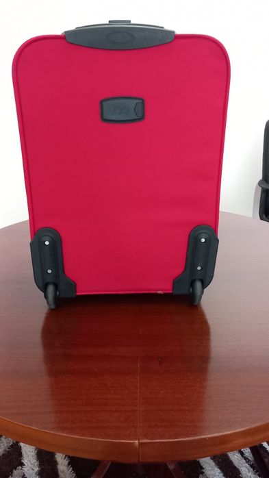 Mala de viagem vermelha
