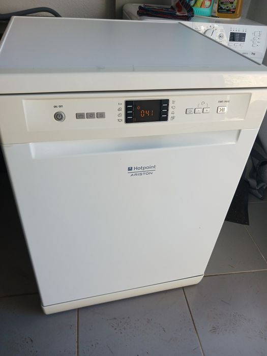 Máquina de lavar loiça Ariston Hotpoint classe A+ em ótimo estado
