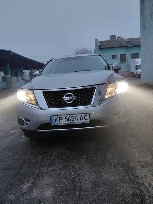 Nissan Pathfinder r52