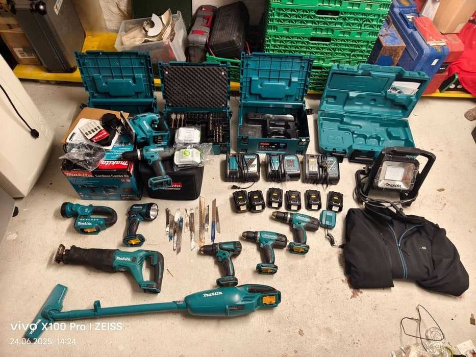 Zestaw Makita z 8 akumulatorami + lampa + piła szablasta