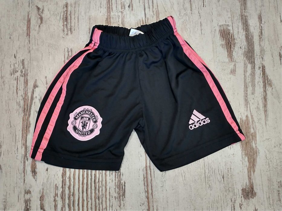 Manchester United Adidas spodenki 116 cm