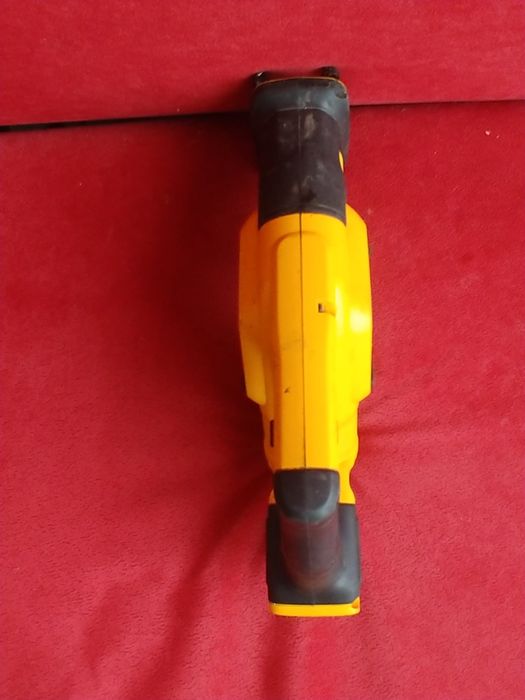 Piła szablasta lisica dewalt dcs387